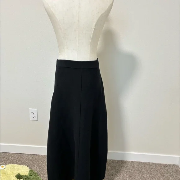 Uniqlo Black A-Line Women's Skirt - Picture 5 of 6